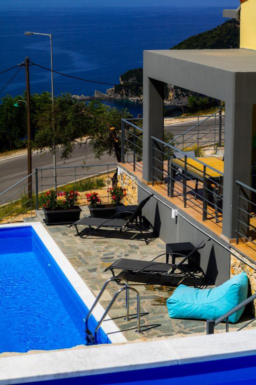 Bazén v ubytování Santakira Villas nebo v jeho okolí