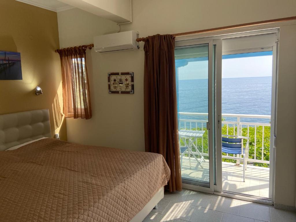 Postel nebo postele na pokoji v ubytování Samothraki Akrogiali Rooms