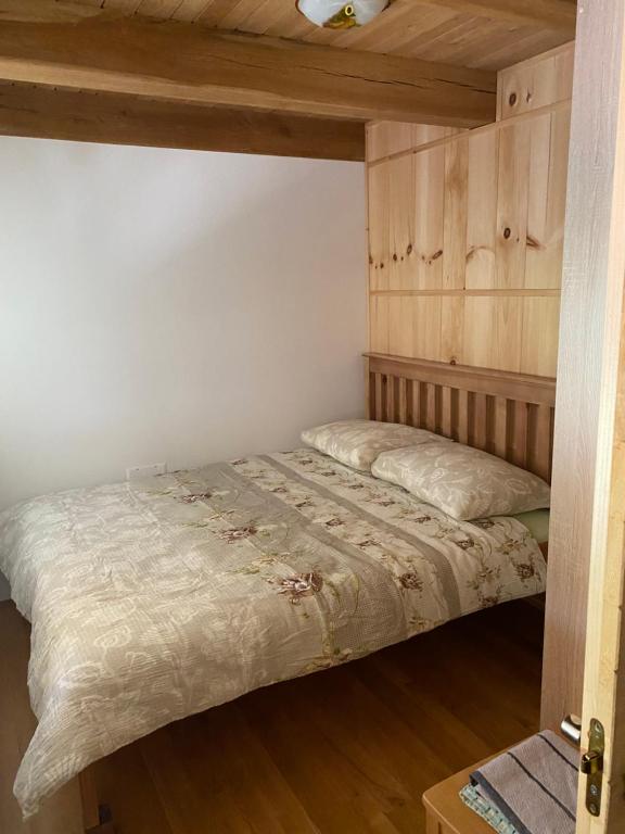 Postel nebo postele na pokoji v ubytování Domačija Brdar
