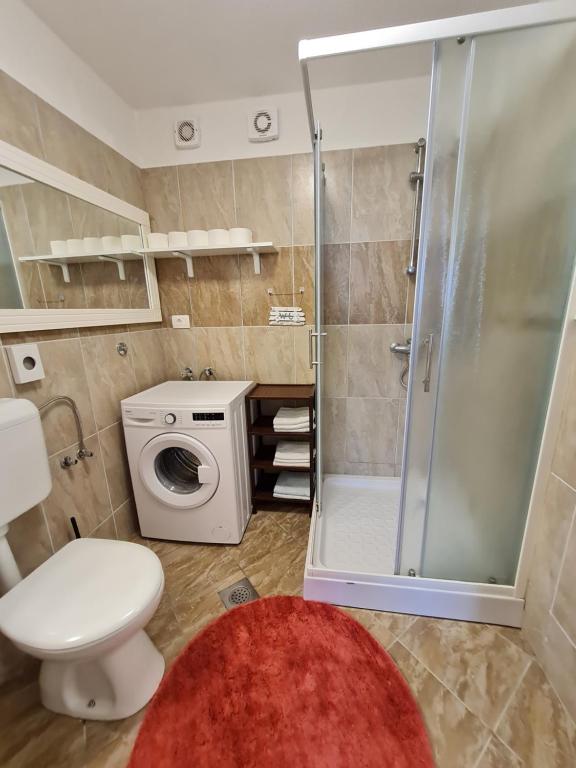 Łazienka w obiekcie Holiday Home "Mala kuća " with heated pool