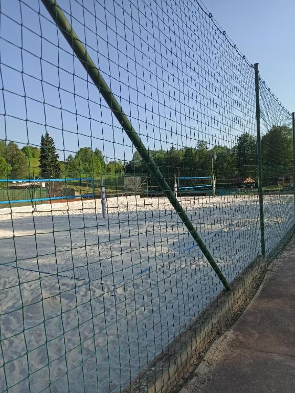 Tenis a/nebo squash v ubytování Maringotka Domov -Tiny house nebo okolí