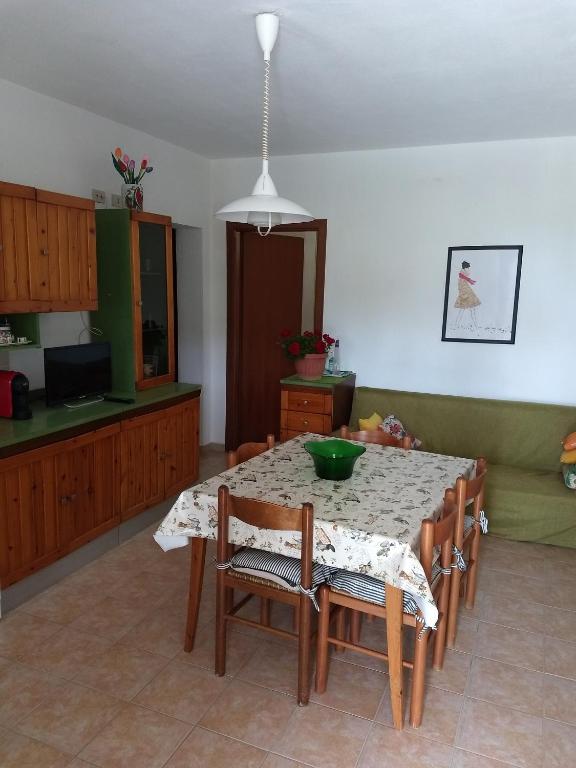 A kitchen or kitchenette at Appartamenti per vacanze Valle Onesta