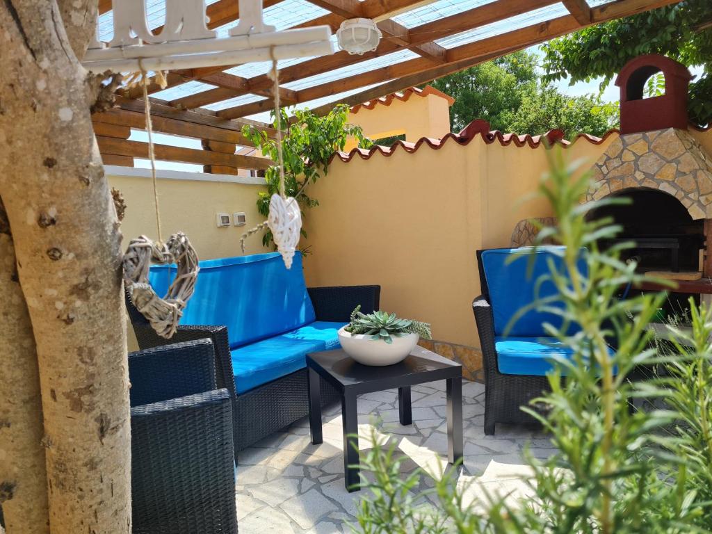 Część wypoczynkowa w obiekcie Holiday Home "Mala kuća " with heated pool