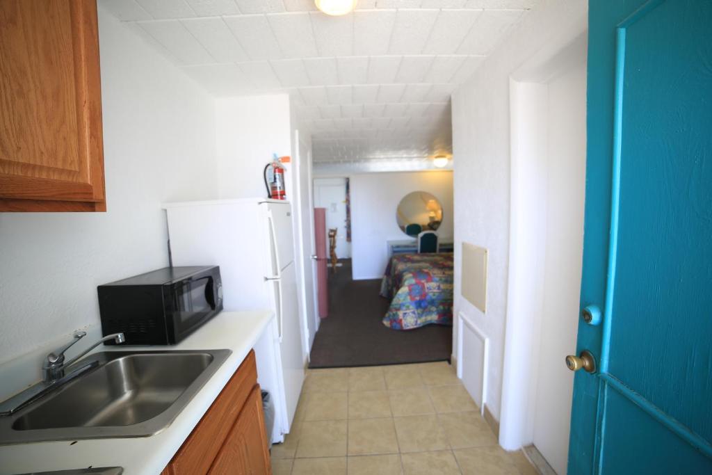 Kuchyň nebo kuchyňský kout v ubytování El Ray Motel