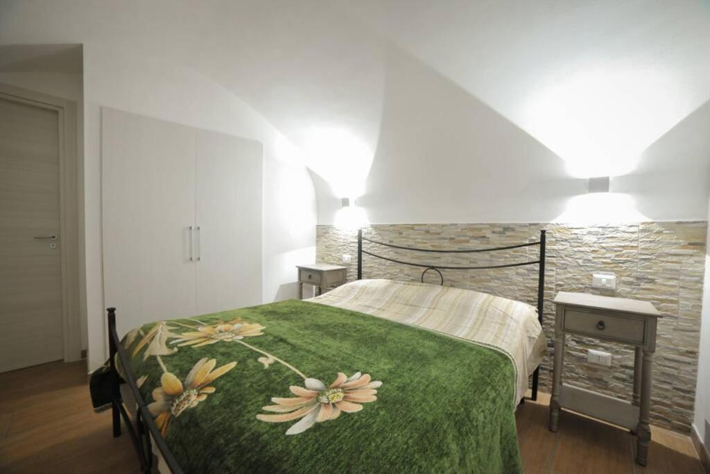 Łóżko lub łóżka w pokoju w obiekcie GaDa Home -centro storico -