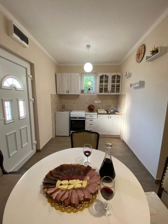 Een keuken of kitchenette bij Apartment Lorena