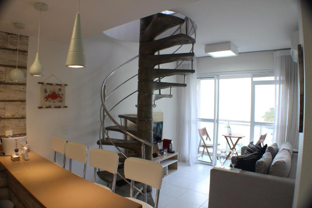  Apartamento com cobertura em Porto Real Suítes