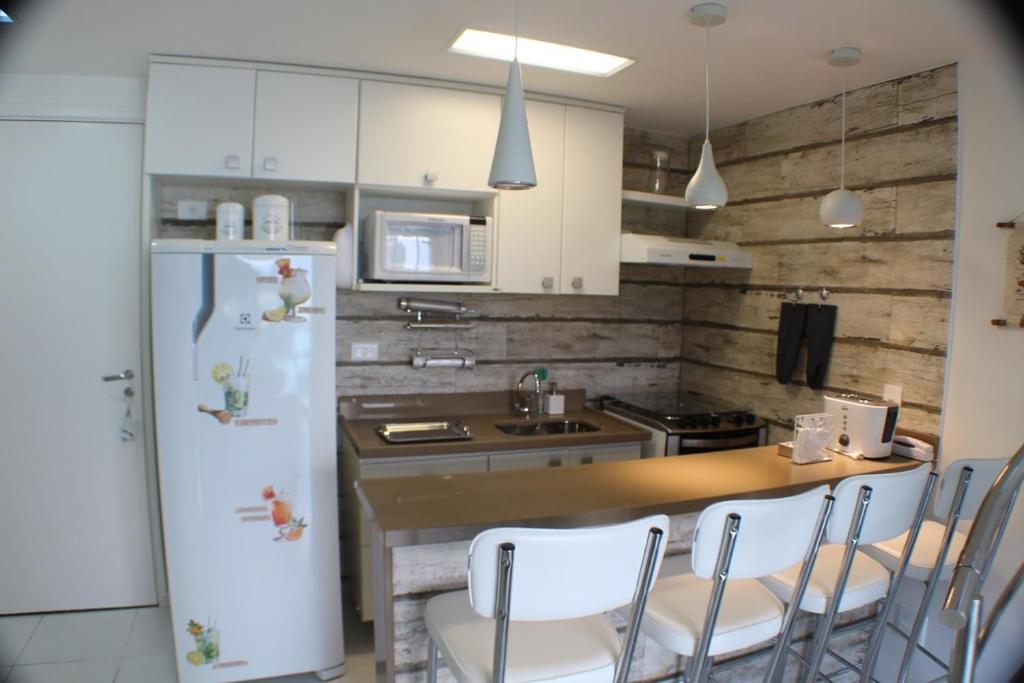  Apartamento com cobertura em Porto Real Suítes