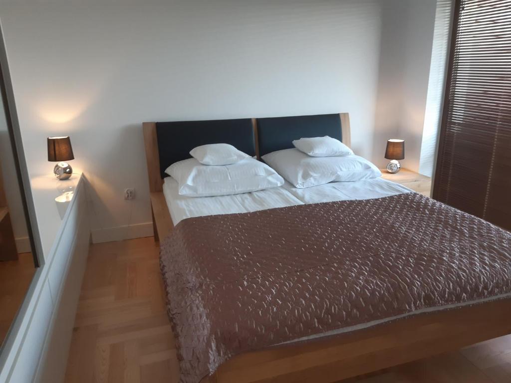 Posteľ alebo postele v izbe v ubytovaní Apartamenty przy Stoku Mrągowo