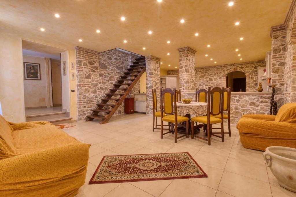 a living room with a table and chairs at B&B il Baglio in Nicotera