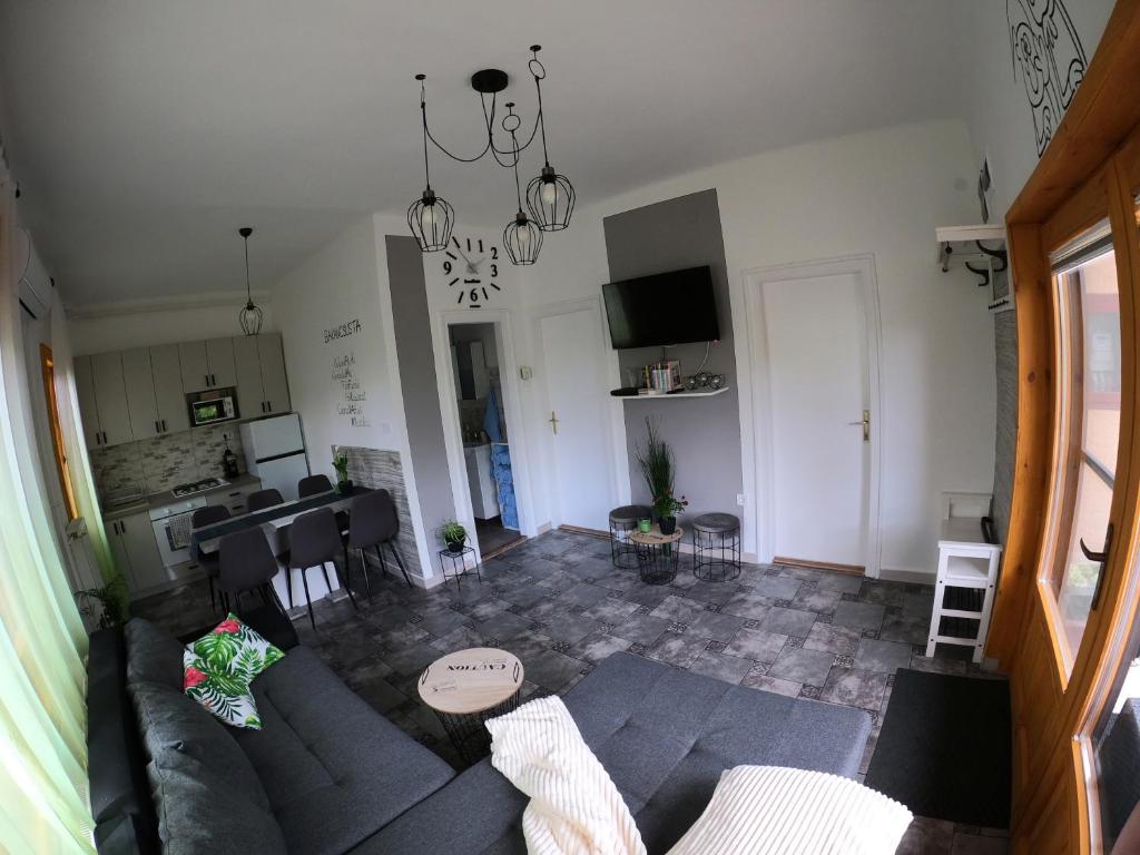 a living room with a couch and a table at Moha és Páfrány Vendégház in Lakitelek