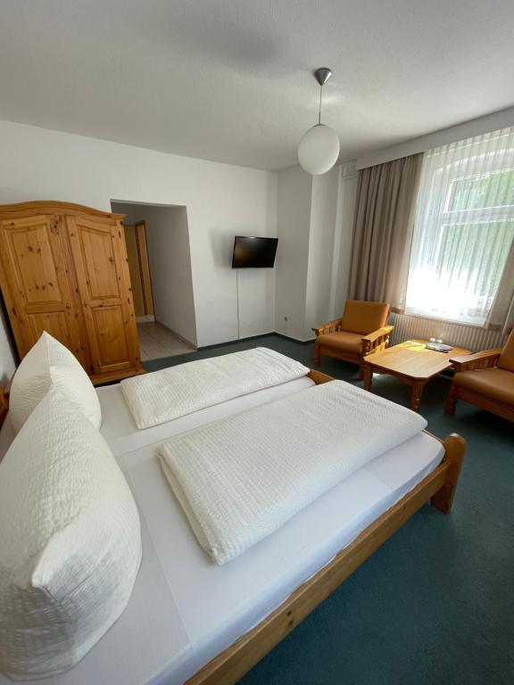 Postel nebo postele na pokoji v ubytování Hotel Garni „zum Bären“