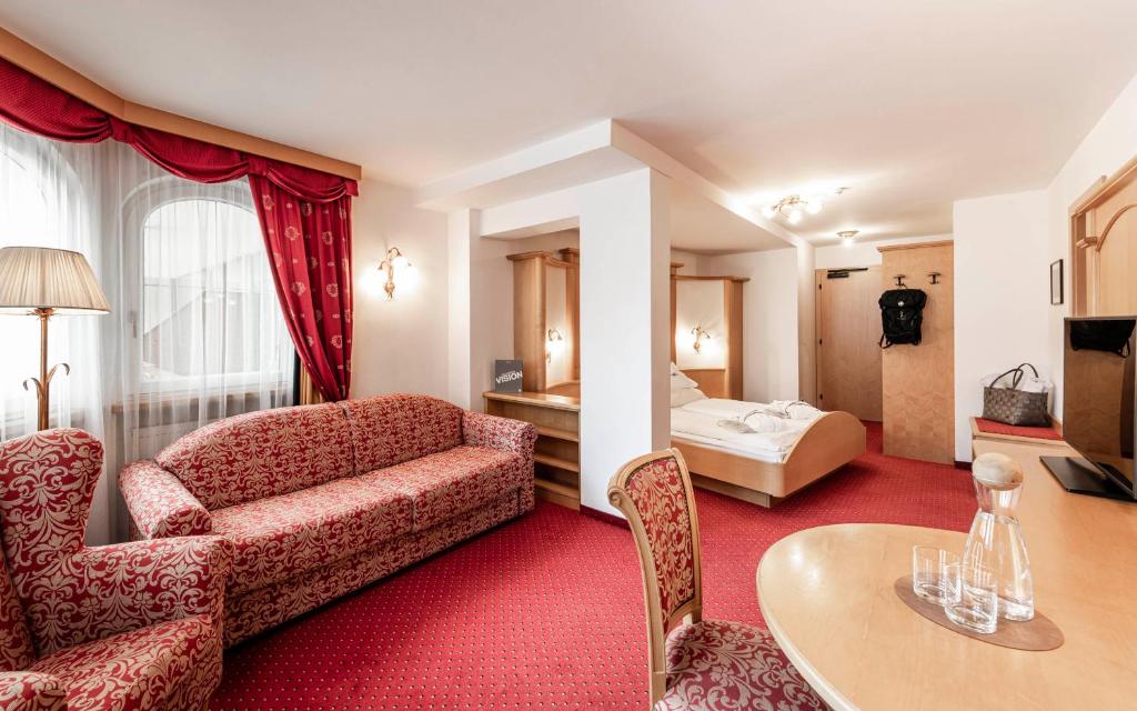 TV a/nebo společenská místnost v ubytování Alpenheim Charming & Spa Hotel