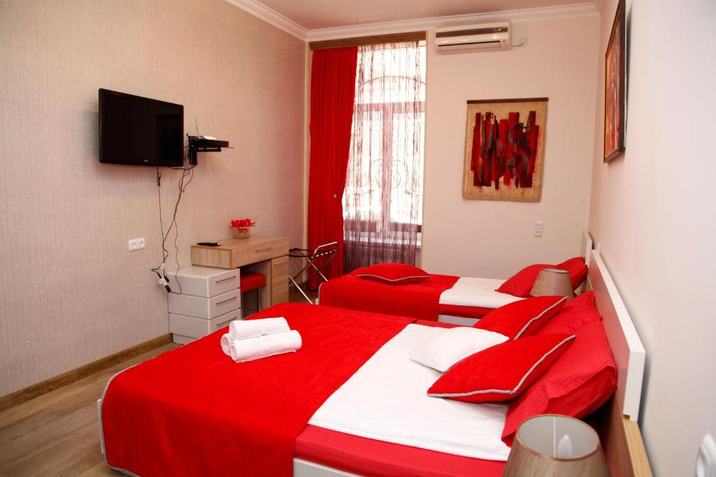 Postel nebo postele na pokoji v ubytování Azoyan Guest House