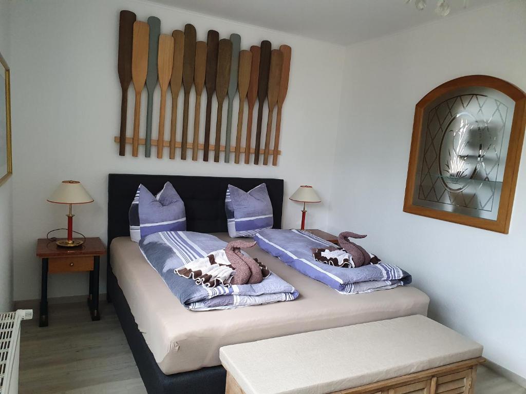 Postel nebo postele na pokoji v ubytování Hotel Domke Haus an der See