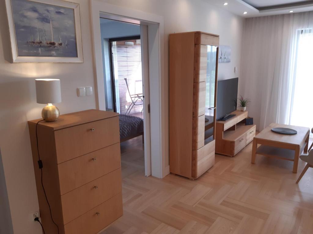 Televízia a/alebo spoločenská miestnosť v ubytovaní Apartamenty przy Stoku Mrągowo