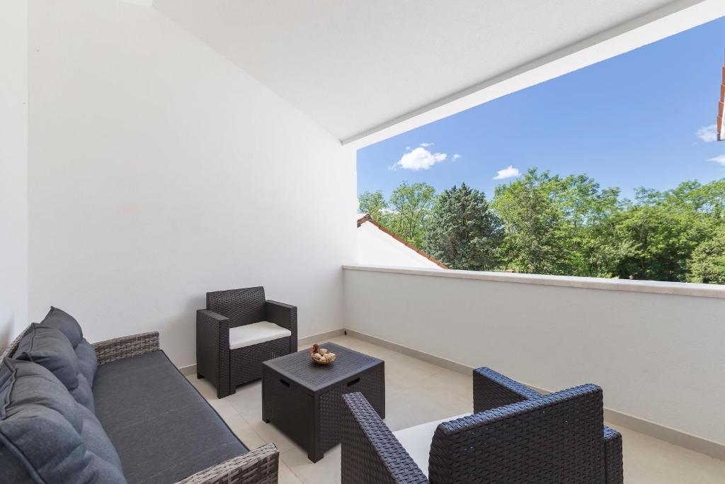 Posedenie v ubytovaní House Katuri 1059