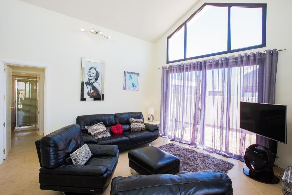 Fotografie z fotogalerie ubytování Beautiful 2-Bed Villa in Playa Blanca -Rosa Blanca v destinaci Playa Blanca