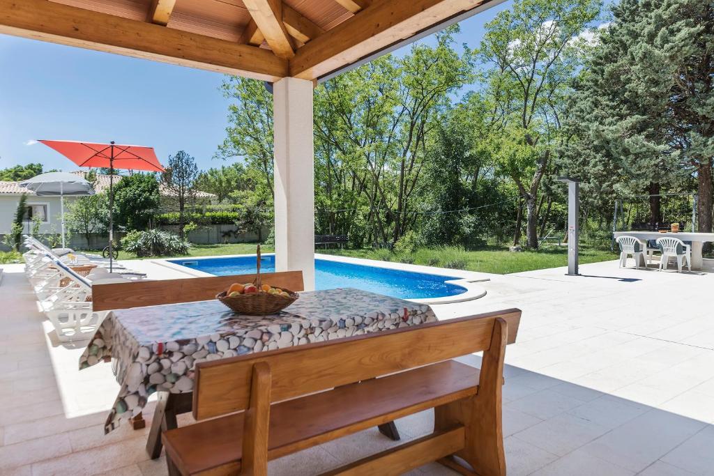 Bazén v ubytovaní House Katuri 1059 alebo v jeho blízkosti