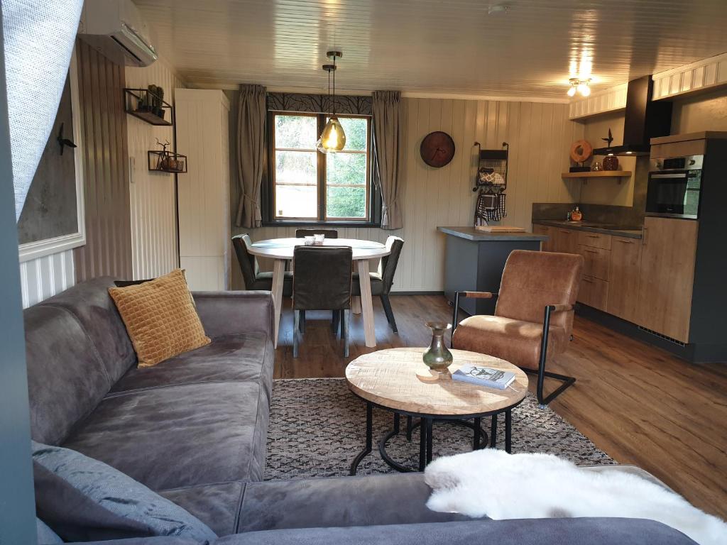 Kuchyň nebo kuchyňský kout v ubytování Sundbergsheden Stugby