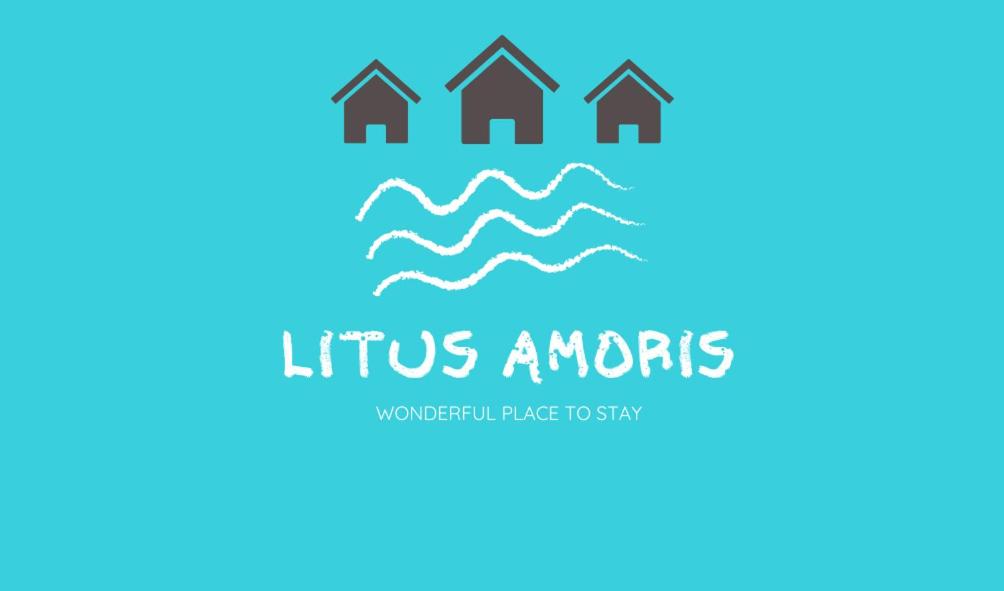 ein Logo für einen Blog über Häuser und Wellen in der Unterkunft Litus Amoris in Sidari