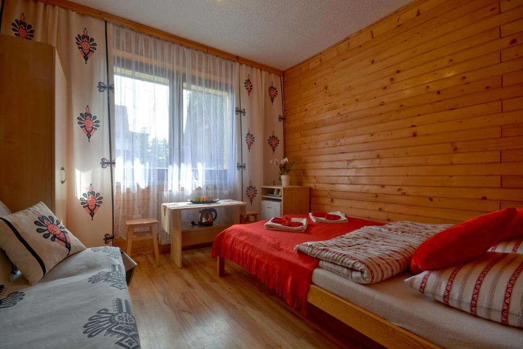 Posteľ alebo postele v izbe v ubytovaní JESIONKÓWKA - CENTRUM Zakopanego