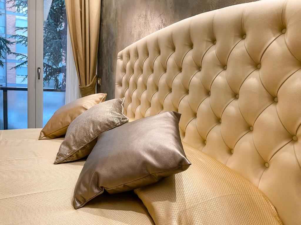 a bed with two pillows on it with at B&B Le Ninfee in Rome