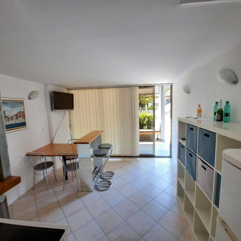 Dapur atau dapur kecil di Apartment Luka