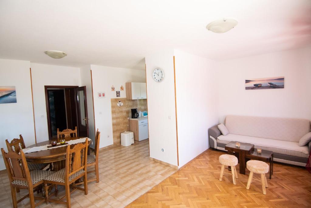 Kuchyň nebo kuchyňský kout v ubytování Apartmani Ivana 2
