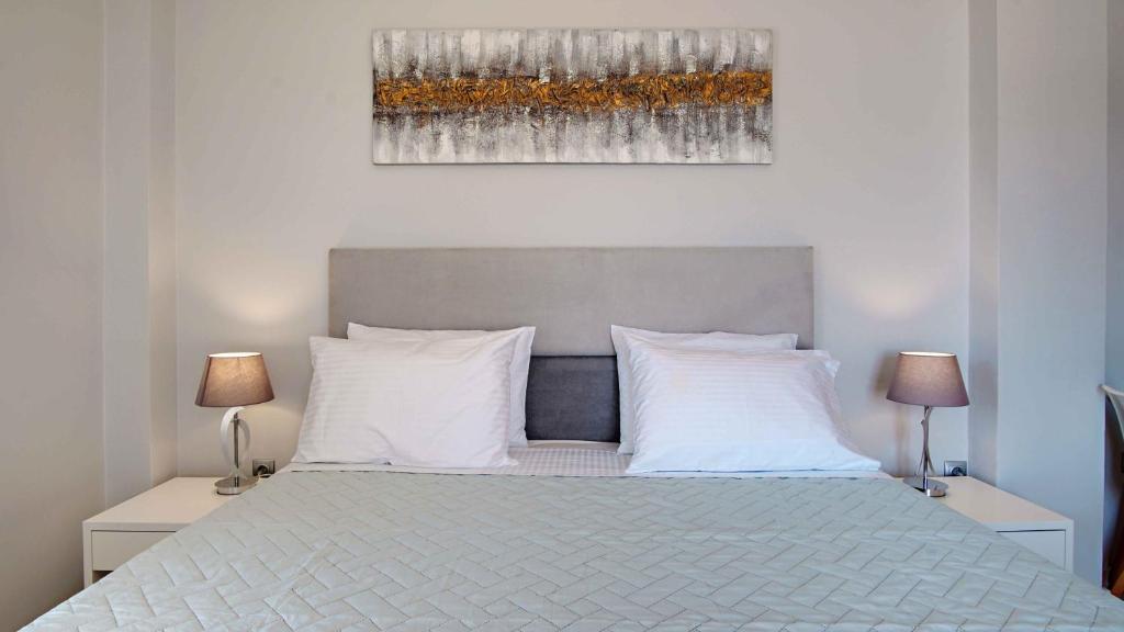 Llit o llits en una habitació de Azure Mare Studios