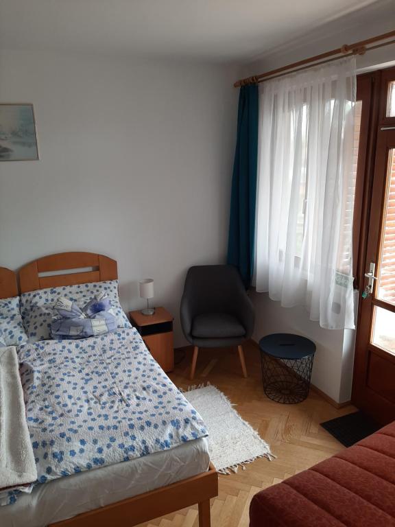 Posteľ alebo postele v izbe v ubytovaní Kispál Apartmanház