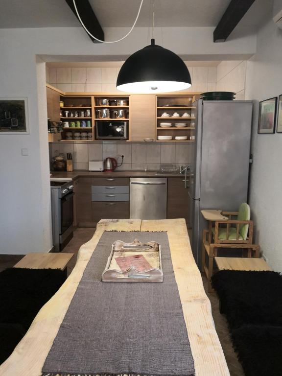 Una cocina o zona de cocina en Mila Holiday Home