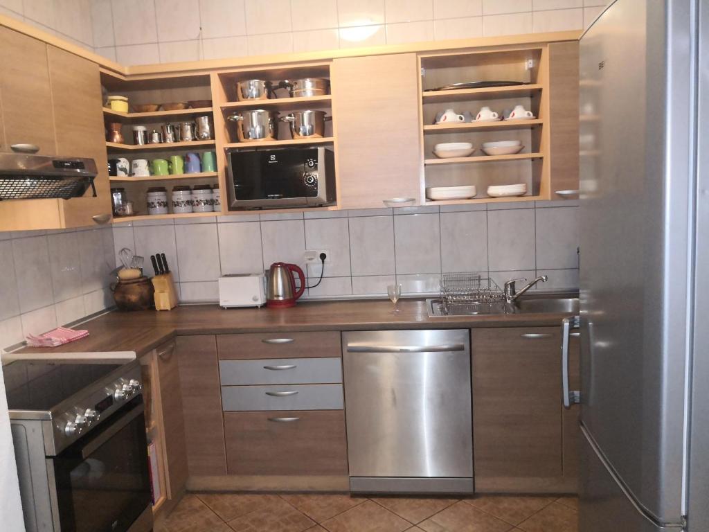 Una cocina o zona de cocina en Mila Holiday Home