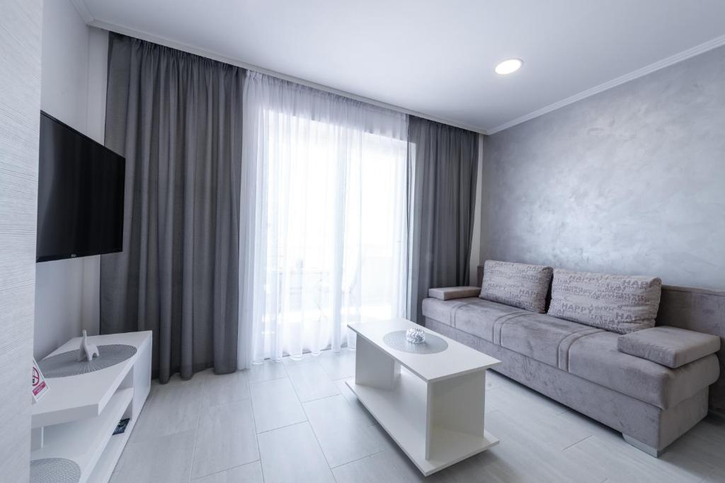 Apartment Tonka - Apartment With Sea View