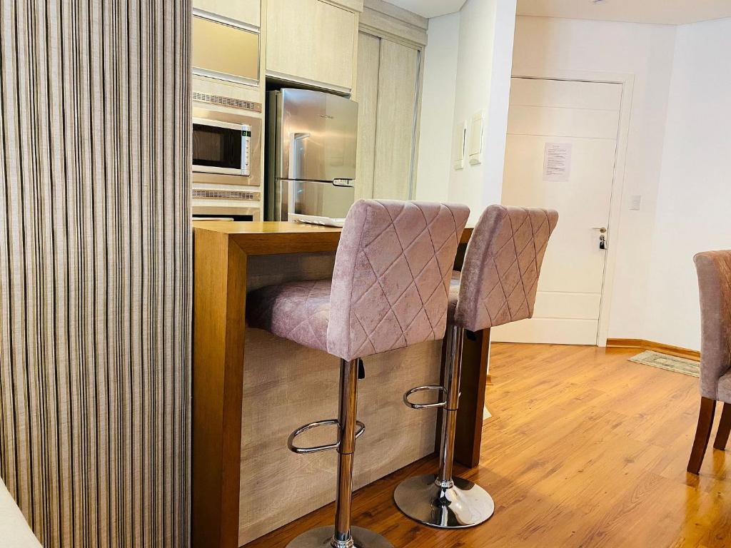 Completo 2 Suítes a 600m Rua Coberta  Completo 2 Suítes a 600m Rua Coberta