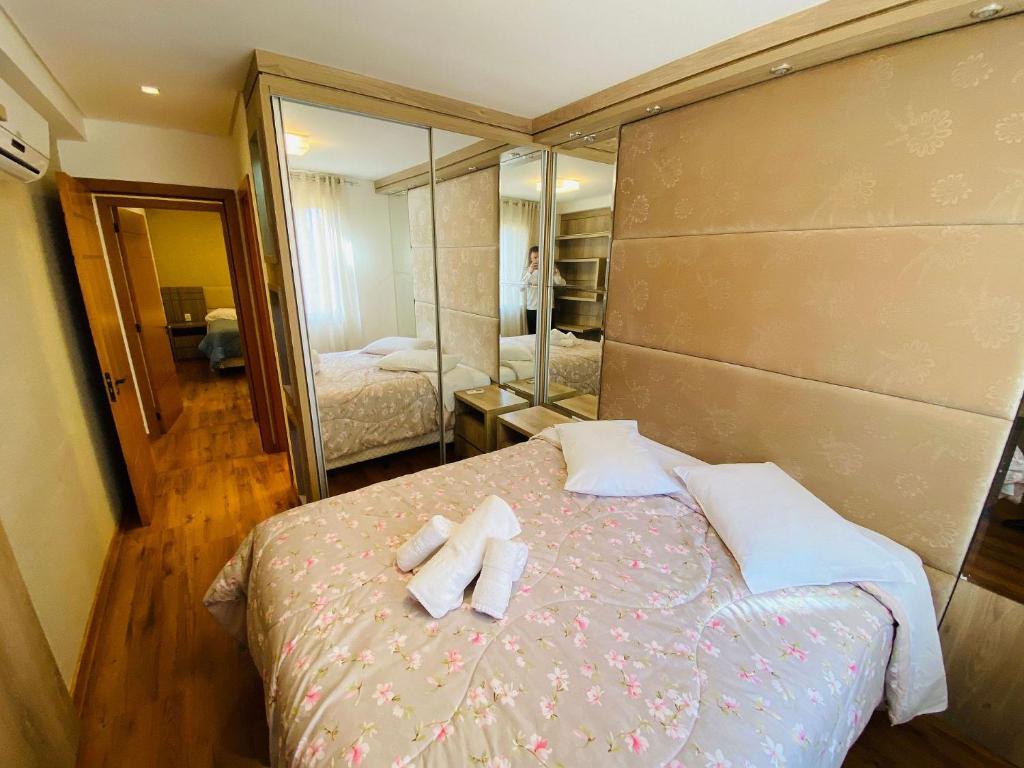 Completo 2 Suítes a 600m Rua Coberta  Completo 2 Suítes a 600m Rua Coberta