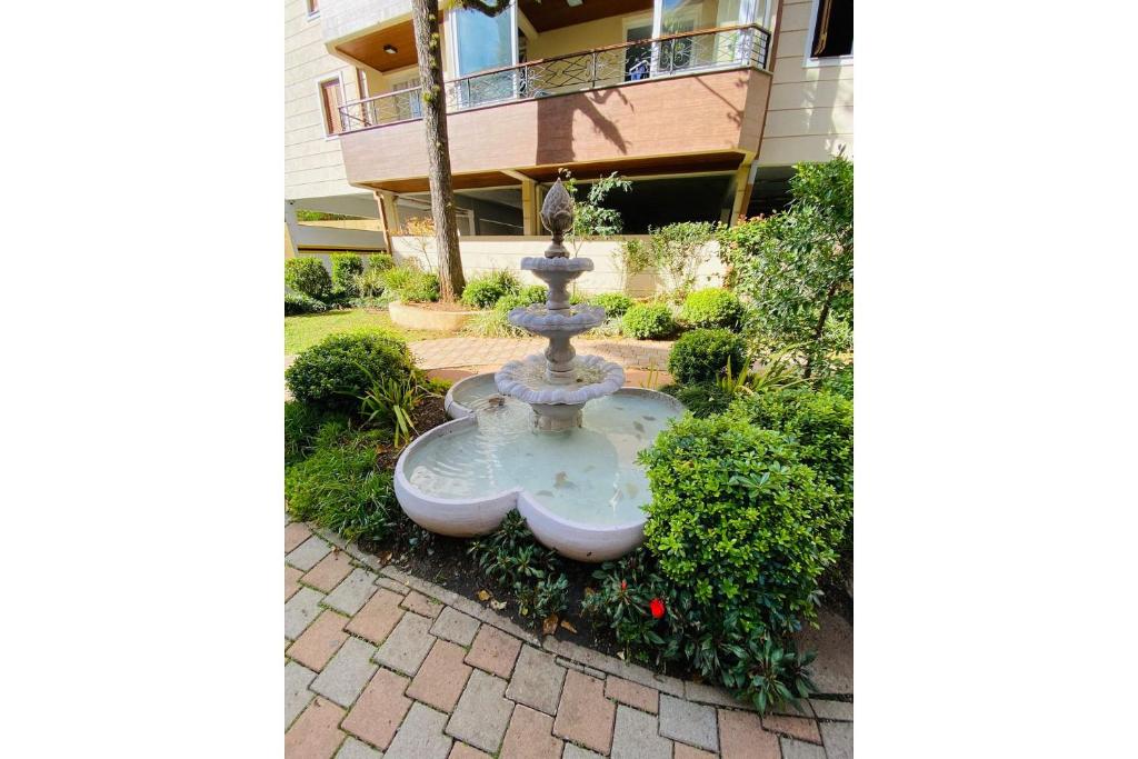 Completo 2 Suítes a 600m Rua Coberta  Completo 2 Suítes a 600m Rua Coberta