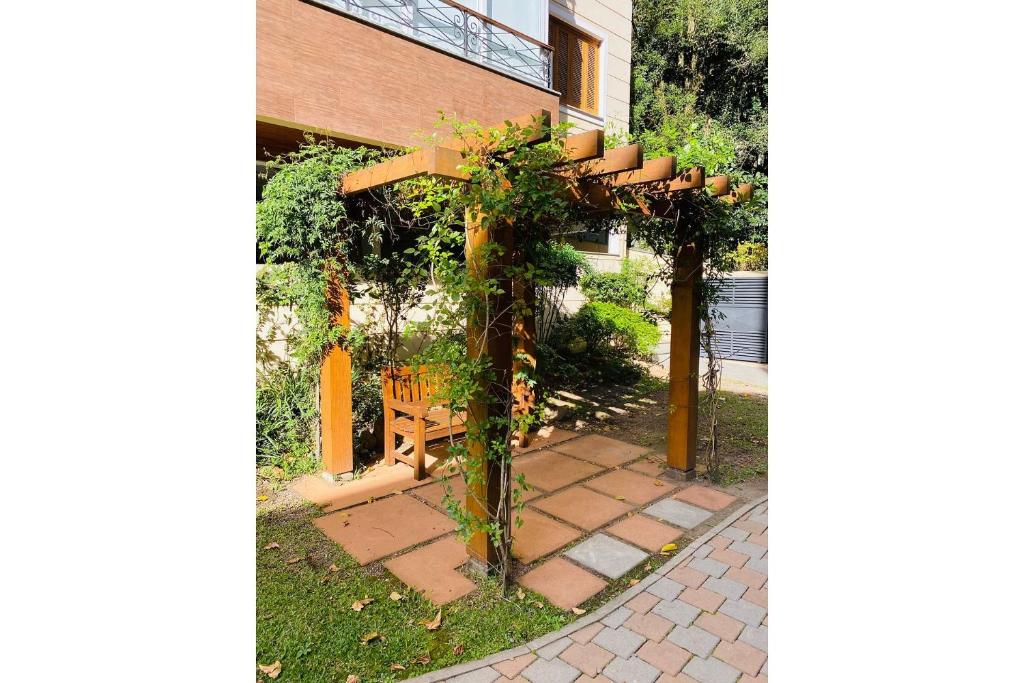 Completo 2 Suítes a 600m Rua Coberta  Completo 2 Suítes a 600m Rua Coberta