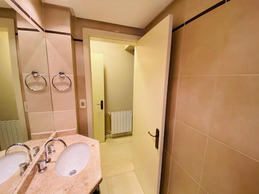  Confortável 2D Próximo Rua Coberta