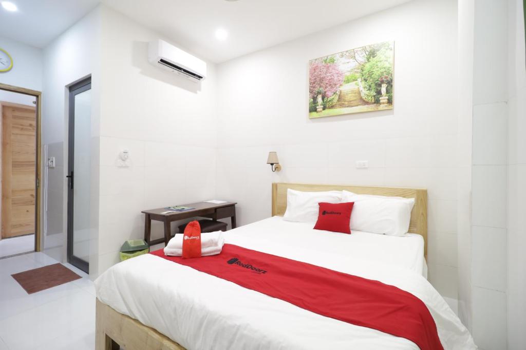 RedDoorz Lucky Hotel
