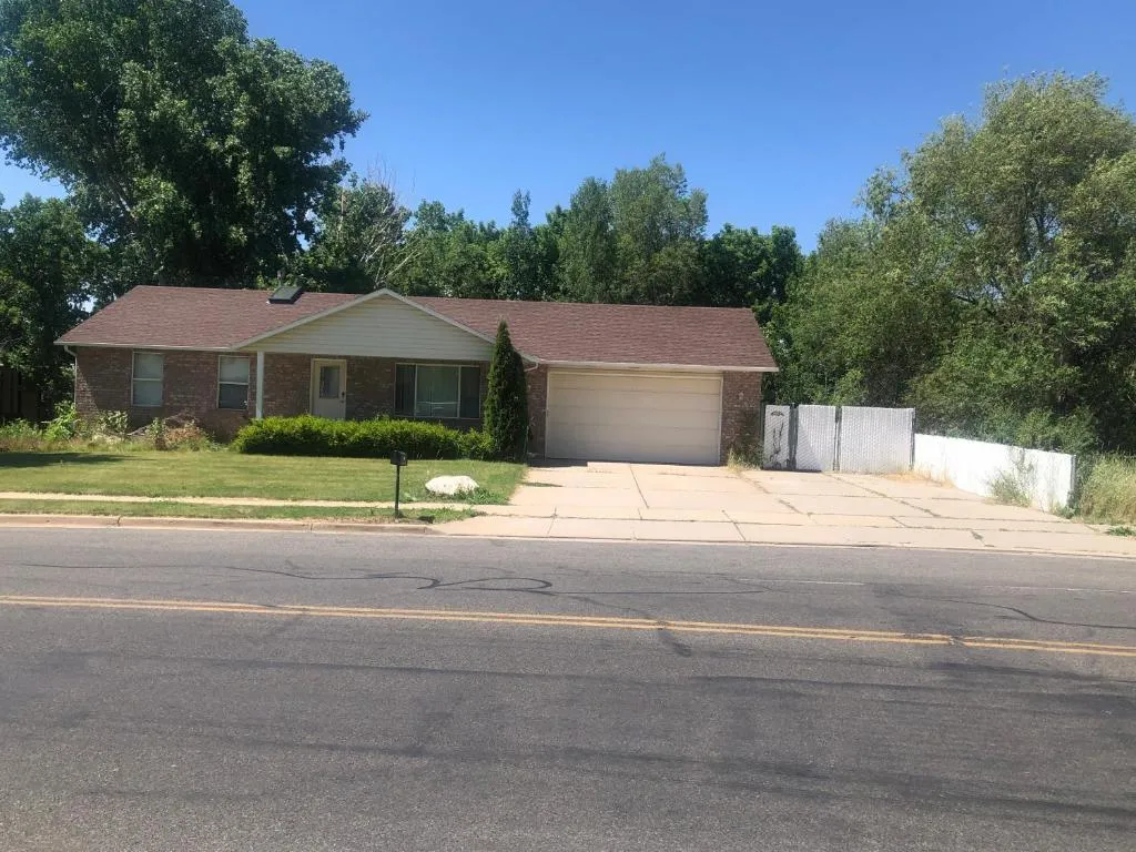 Beautiful Secluded 2 bedrooms 1 bathroom apartment in Layton