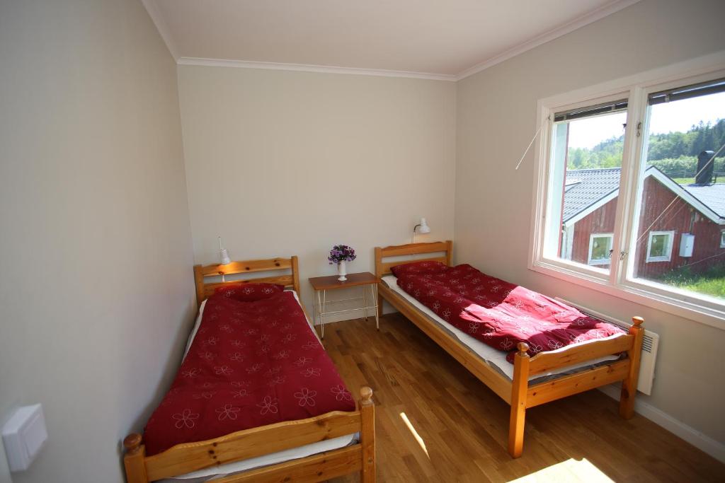 Postel nebo postele na pokoji v ubytování Semesterhemmet Sommarro