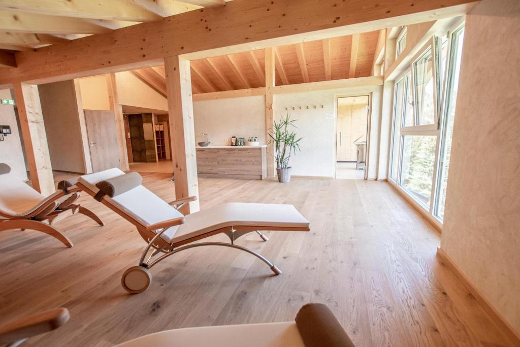 a living room with two chairs and a table at Alpengasthof Hörnlepass in Riezlern