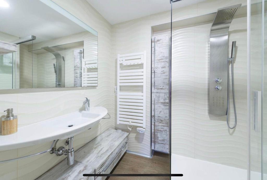 A bathroom at BEACH INN Apartment