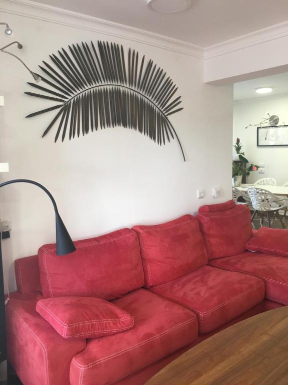A seating area at BEACH INN Apartment