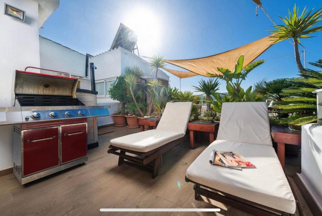 A kitchen or kitchenette at BEACH INN Apartment
