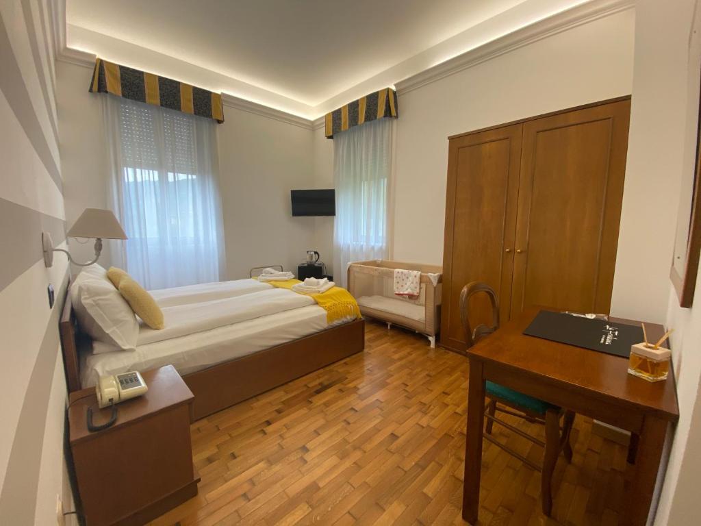 Postel nebo postele na pokoji v ubytování Hotel La Fontana