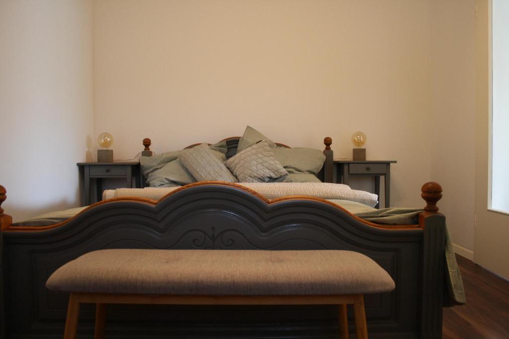Postel nebo postele na pokoji v ubytování 2 Zimmer FeWo mit Außenpool und Sauna