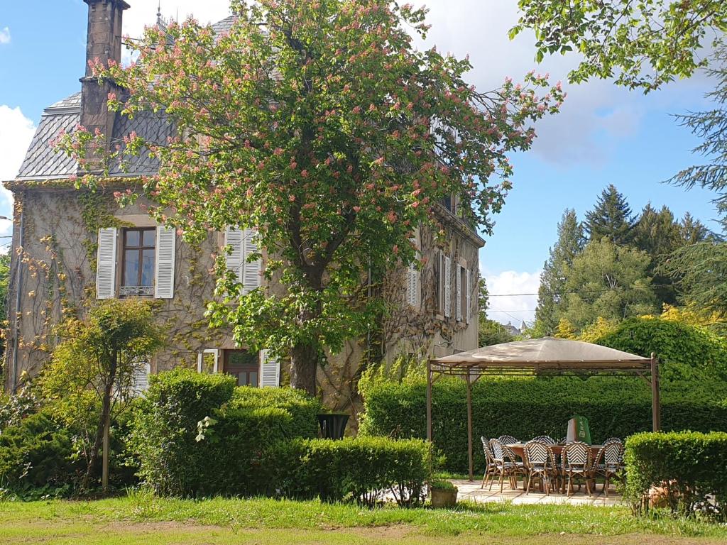 VILLA MURA gite luxe avec piscine et spa campagne et grand air nouvelle Aquitaine Corrèze - Housity