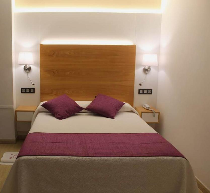 Posteľ alebo postele v izbe v ubytovaní Hotel La Noyesa *** Superior